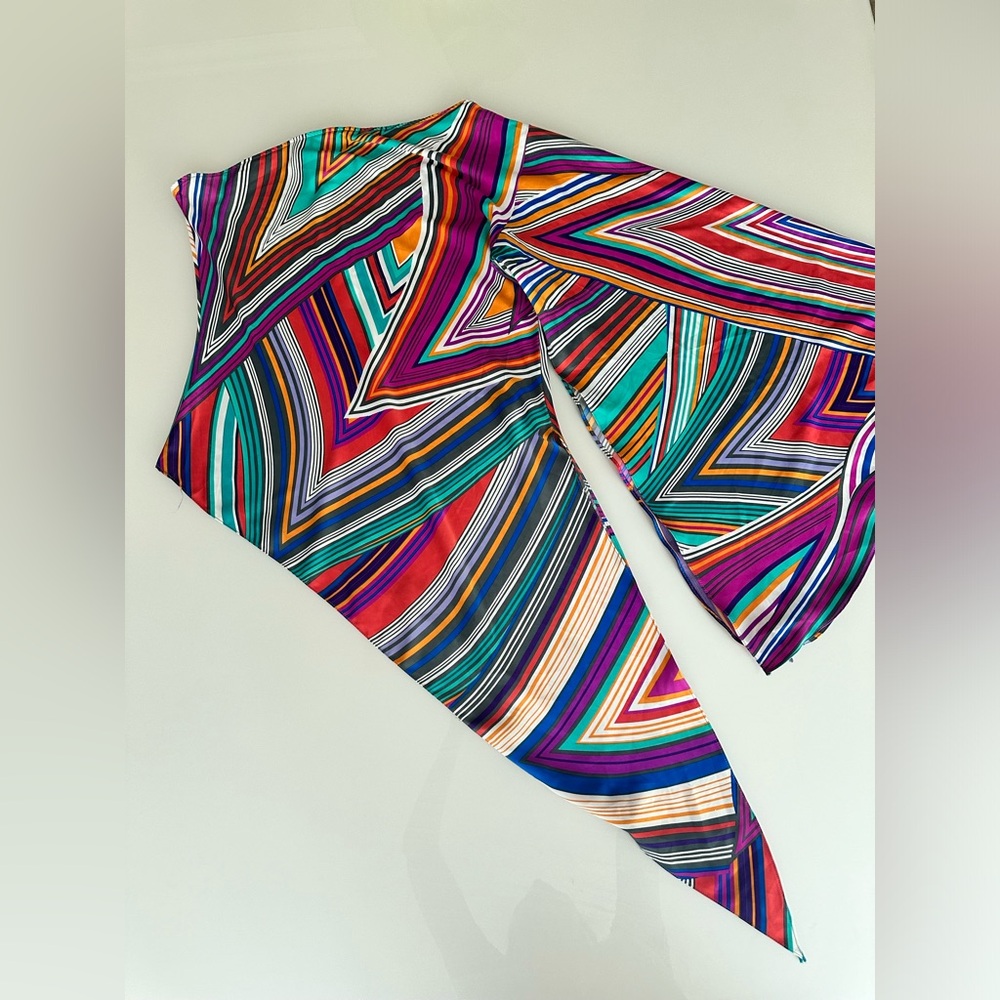 Modern asymmetric tunic with bell sleeve, one shoulder